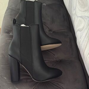 Elegant Black Ankle Boots